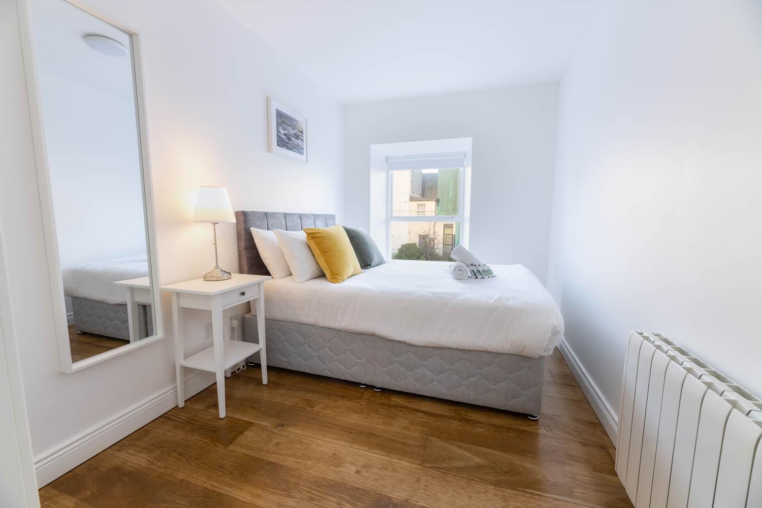 Modern Canal View Home, In City Centre, Sleeps 8 Голуэй Экстерьер фото