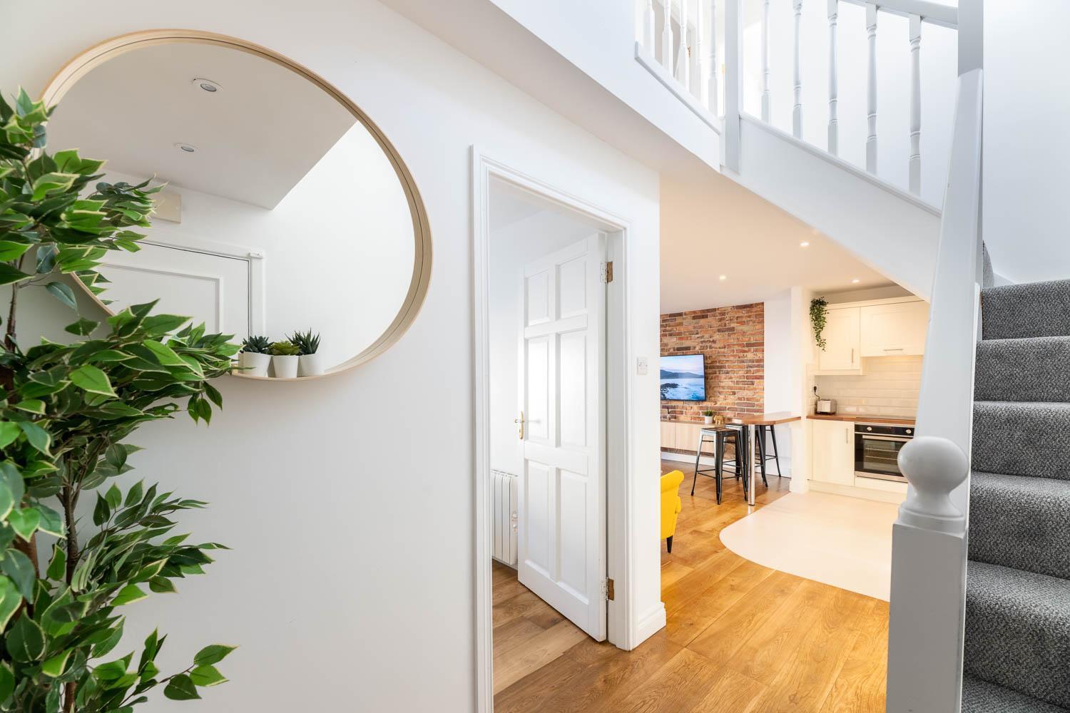 Modern Canal View Home, In City Centre, Sleeps 8 Голуэй Экстерьер фото